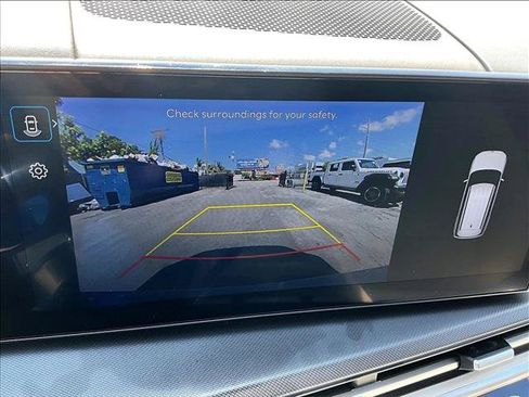 Used 2025 Hyundai Santa Fe SE FWD image 22