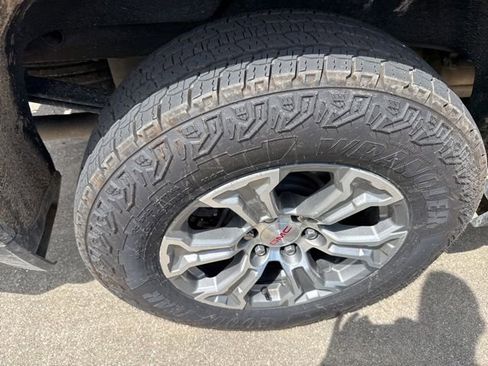 Used 2020 GMC Sierra 1500 SLE w/ SLE Value Package AWD/4WD image 9