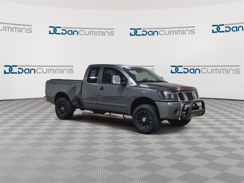 Used 2005 Nissan Titan LE w/ (T01) Tow Pkg image 2