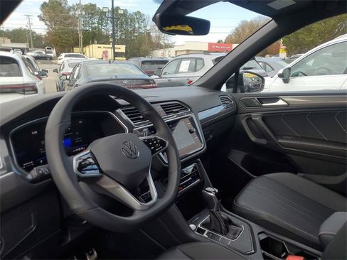 Certified 2024 Volkswagen Tiguan SE R-Line image 18