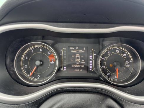 Used 2018 Jeep Cherokee Latitude Plus w/ Comfort/Convenience Group image 14