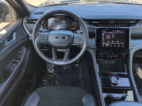 Used 2023 Jeep Grand Cherokee Altitude AWD/4WD image 15