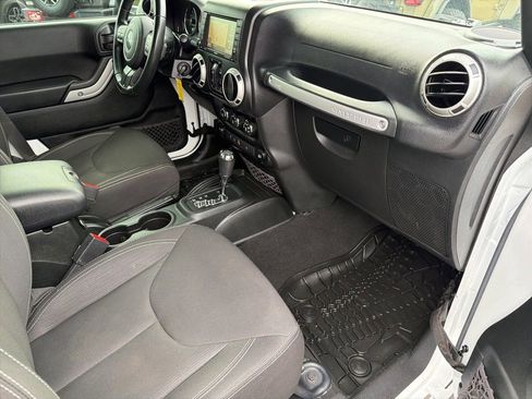 Used 2017 Jeep Wrangler Unlimited Sahara w/ Dual Top Group image 29