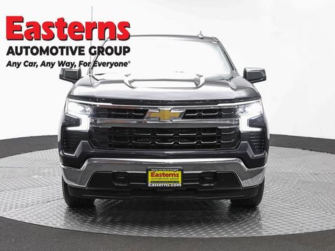 Used 2023 Chevrolet Silverado 1500 LT AWD/4WD image 2