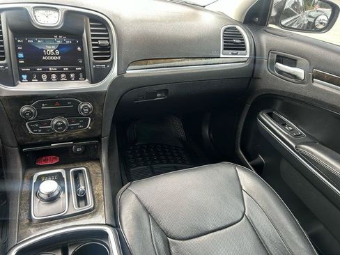 Used 2016 Chrysler 300 C RWD image 13