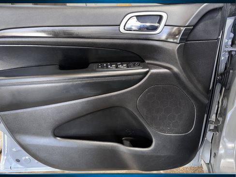 Certified 2021 Jeep Grand Cherokee Laredo X AWD/4WD image 30
