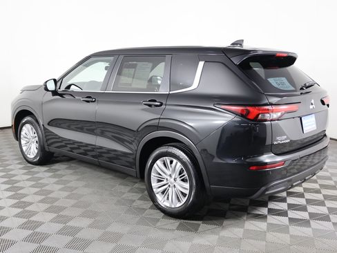 Used 2024 Mitsubishi Outlander ES image 8