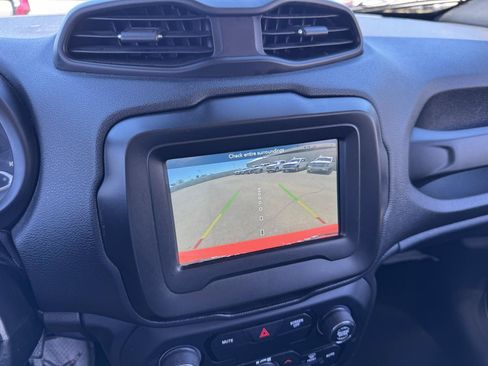 Used 2019 Jeep Renegade Latitude w/ Popular Equipment Group AWD/4WD image 29