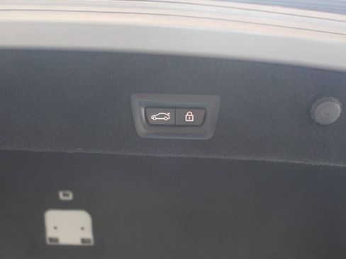 Used 2022 BMW 740i xDrive AWD/4WD image 29