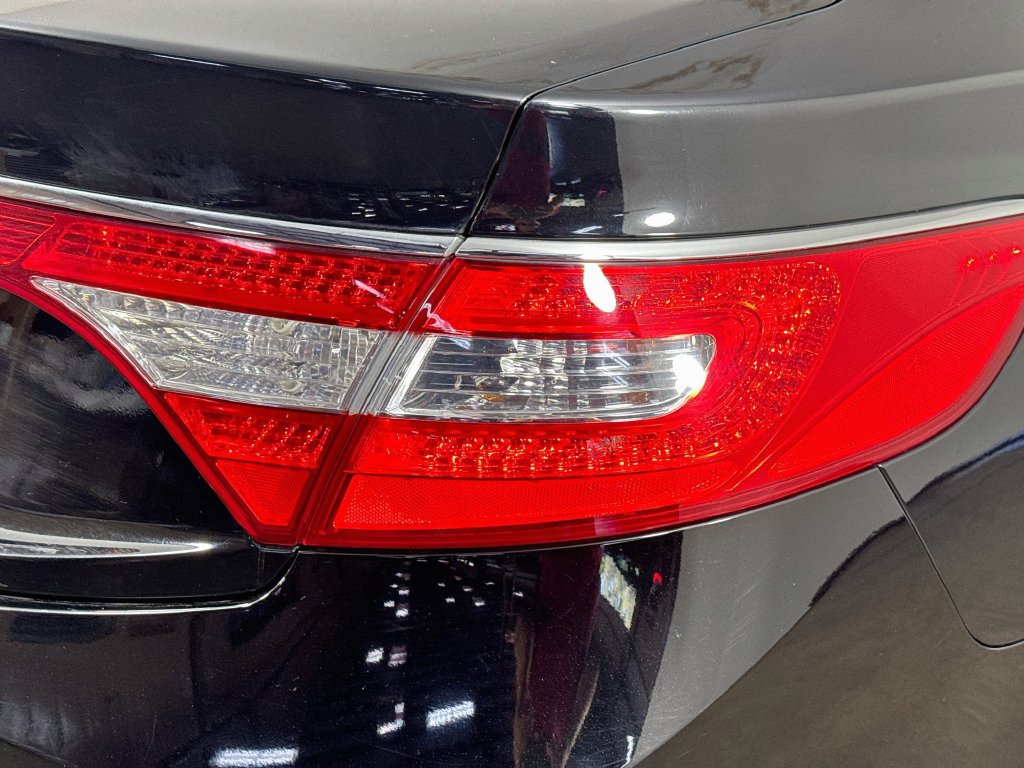 Used 2016 Hyundai Azera FWD image 32