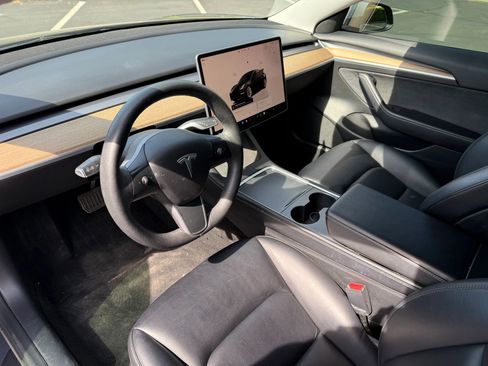 Used 2022 Tesla Model 3 Standard Range image 12