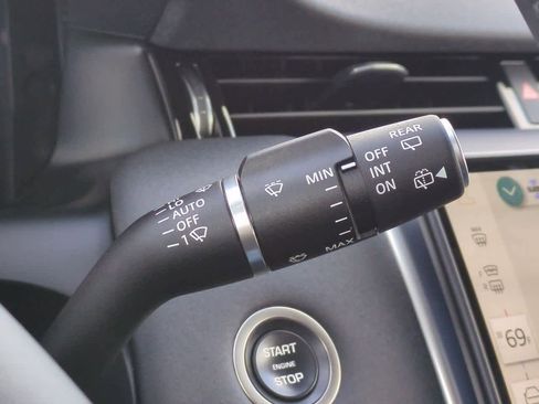 Used 2025 Land Rover Discovery Sport S image 26