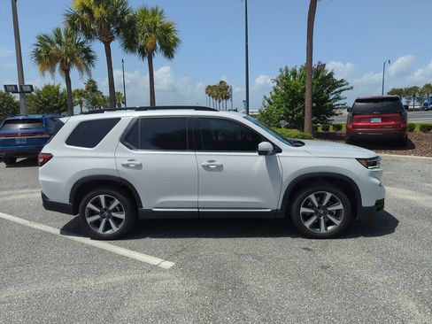 Used 2024 Honda Pilot Elite image 3