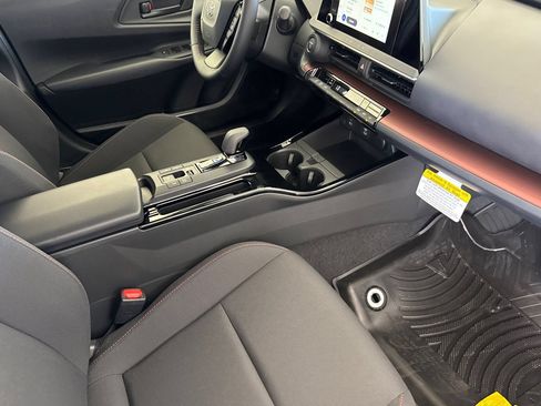 New 2027 Toyota Prius Plug-In Hybrid FWD image 18