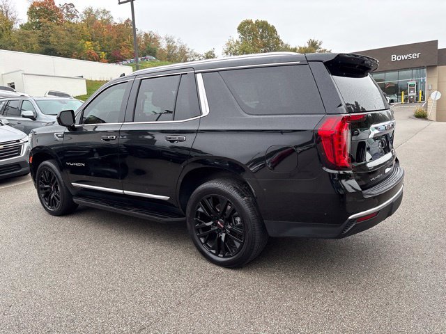 Used 2023 GMC Yukon SLT AWD/4WD image 3
