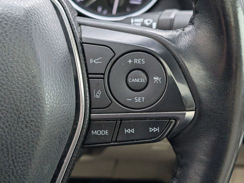 Used 2019 Toyota Camry XLE image 16