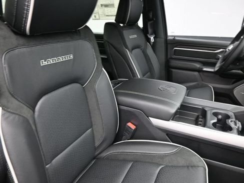 Used 2025 RAM 1500 Laramie AWD/4WD image 15