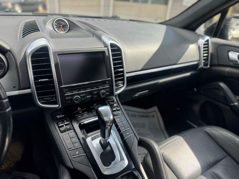 Used 2014 Porsche Cayenne Platinum Edition AWD/4WD image 35