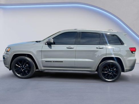 Used 2019 Jeep Grand Cherokee Altitude AWD/4WD image 3