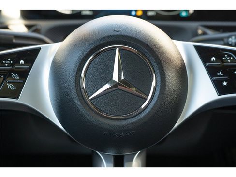 Used 2025 Mercedes-Benz CLA 250 image 3