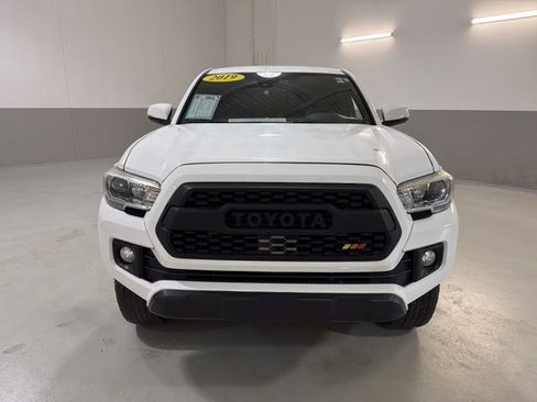 Used 2019 Toyota Tacoma TRD Off-Road w/ Technology Package image 2
