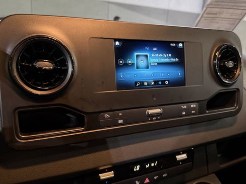 Used 2023 Mercedes-Benz Sprinter 2500 image 27