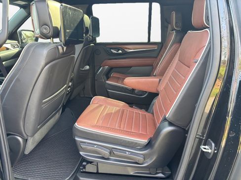 Used 2023 GMC Yukon XL Denali Ultimate image 13