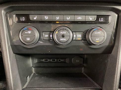 Used 2019 Volkswagen Tiguan SE AWD/4WD image 29