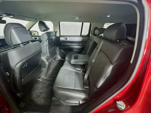 Used 2025 Hyundai Santa Fe SEL FWD image 29