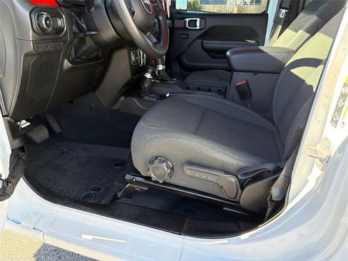 Used 2025 Jeep Wrangler Sport image 9