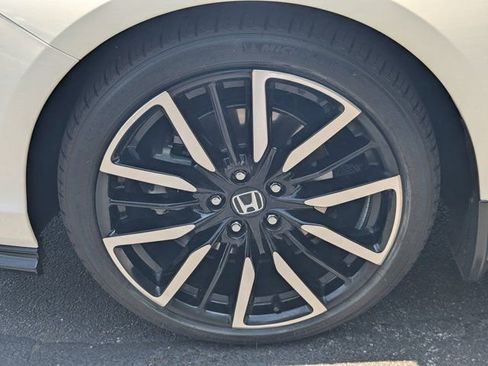 Used 2024 Honda Accord Touring image 11
