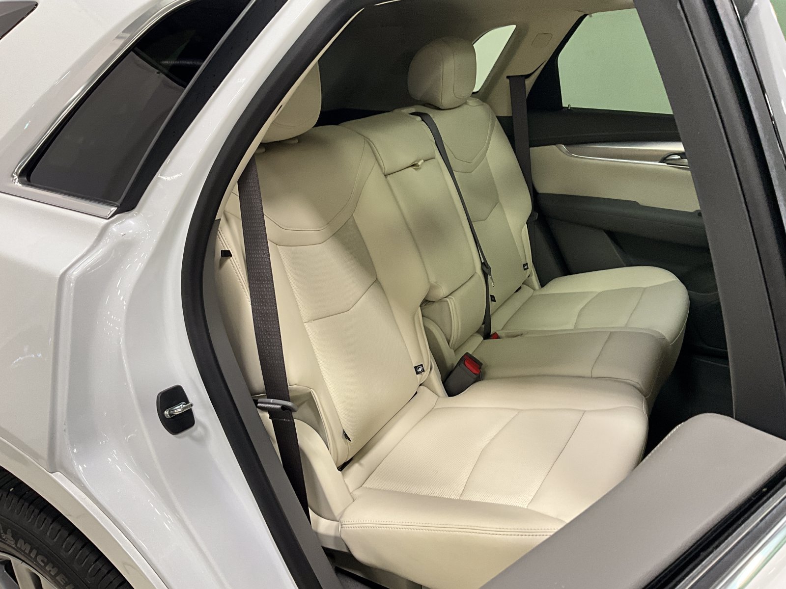 Used 2023 Cadillac XT5 Premium Luxury w/ Technology Package AWD/4WD image 25