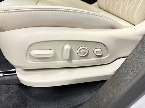 Used 2024 Buick Enclave Avenir w/ Avenir Technology Package image 26