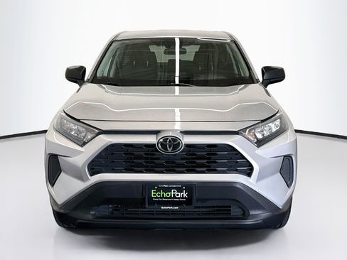 Used 2022 Toyota RAV4 LE AWD/4WD image 2