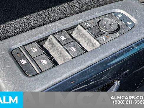 Used 2024 Nissan Pathfinder SV w/ SV Premium Package image 46