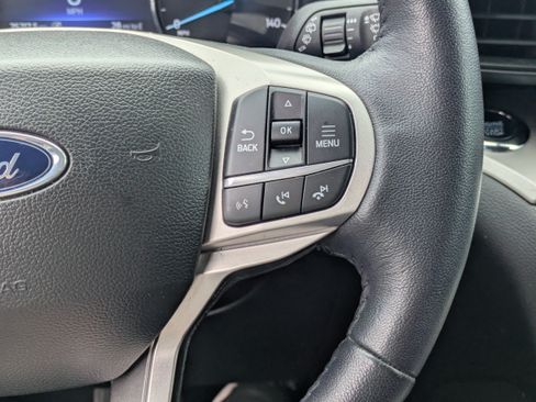 Used 2023 Ford Explorer XLT AWD/4WD image 18