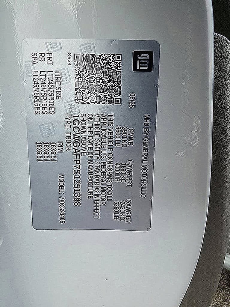 Used 2025 Chevrolet Express 2500 w/ Driver Convenience Package RWD image 35