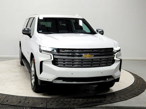 Used 2023 Chevrolet Suburban Premier image 2