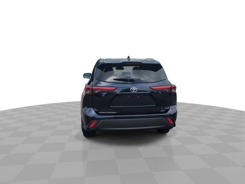 Used 2023 Toyota Highlander XLE FWD image 7