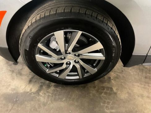 Used 2023 Chevrolet Equinox Premier AWD/4WD image 14