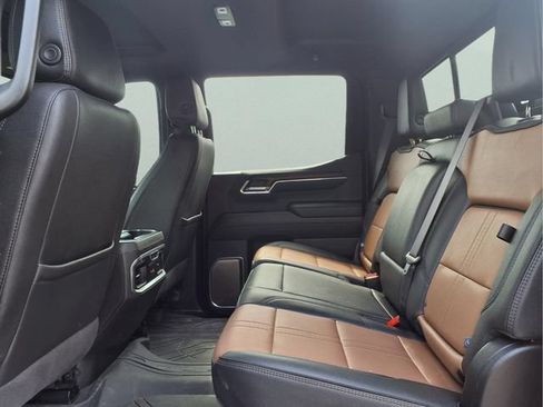 Used 2024 Chevrolet Silverado 1500 High Country w/ High Country Premium Package AWD/4WD image 28