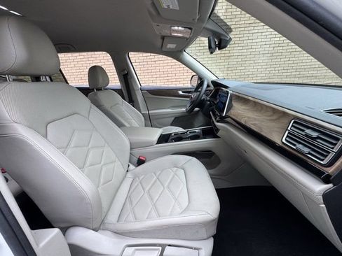 Used 2024 Volkswagen Atlas SE AWD/4WD image 6