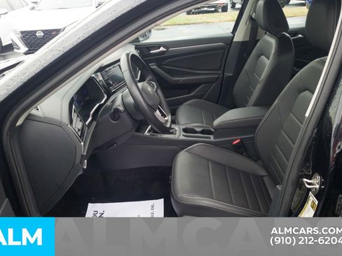 Used 2024 Volkswagen Jetta SE image 15