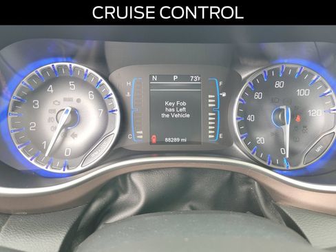 Used 2017 Chrysler Pacifica Touring-L FWD image 24