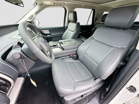 New 2025 Ford Expedition Active image 15