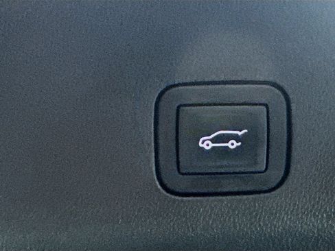 Used 2025 GMC Yukon XL Denali Ultimate w/ LPO, Floor Liner Package AWD/4WD image 32