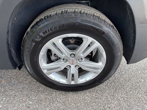 Used 2024 GMC Terrain SLE FWD image 29