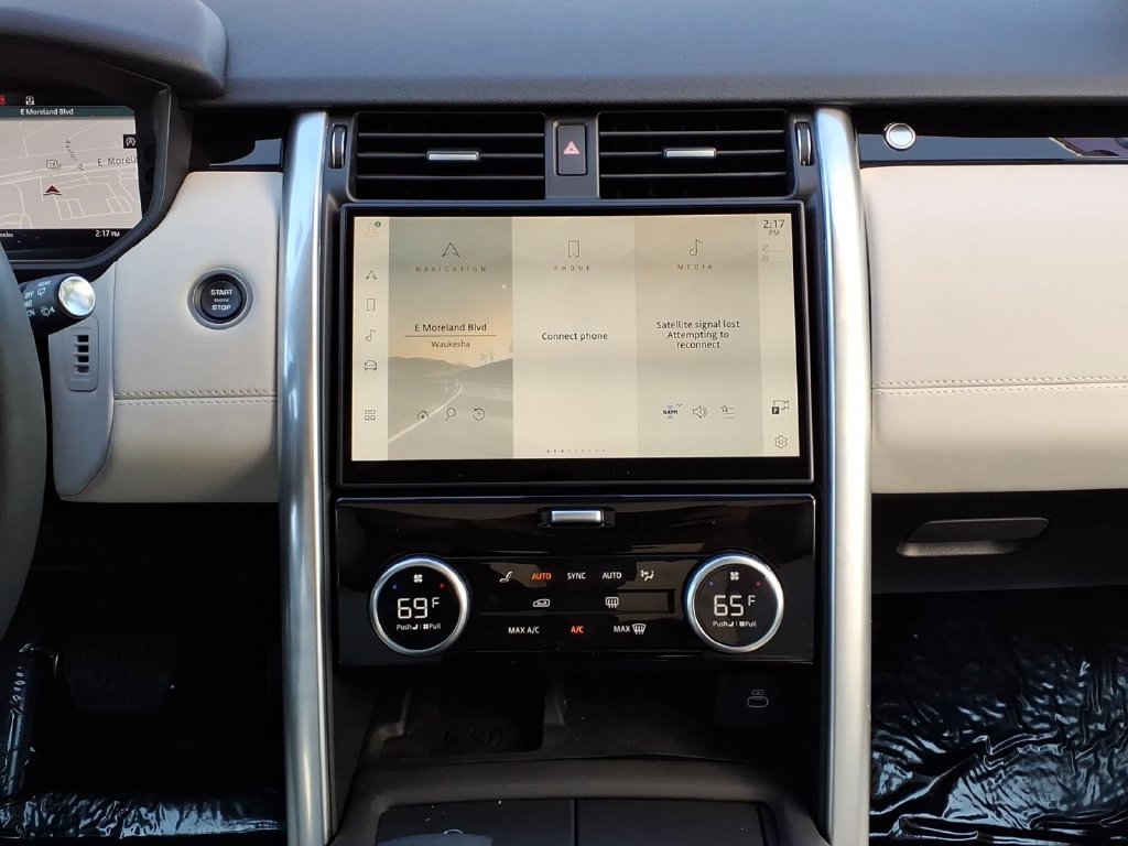 Certified 2025 Land Rover Discovery S AWD/4WD image 18