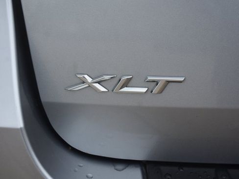 Used 2021 Ford Explorer XLT w/ Equipment Group 202A RWD image 7