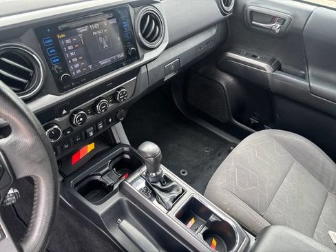Used 2019 Toyota Tacoma TRD Sport w/ Technology Package AWD/4WD image 18